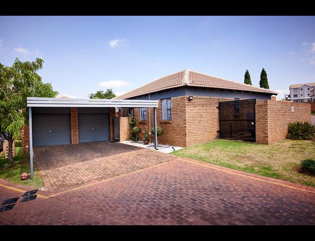 3 BEDROOM SIMPLEX SOLD IN HALFWAY GARDENS